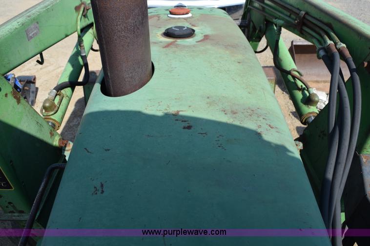 image for item L5850 1982 John Deere 2640 tractor