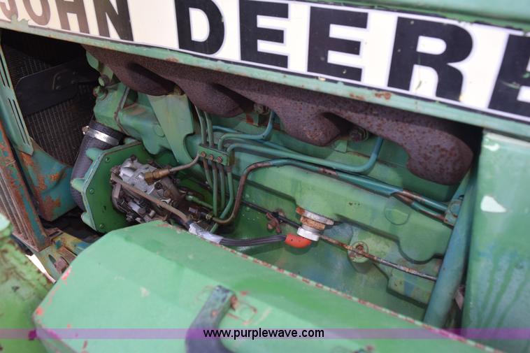 image for item L5850 1982 John Deere 2640 tractor