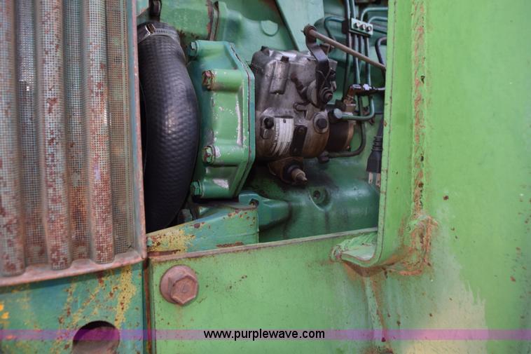 image for item L5850 1982 John Deere 2640 tractor