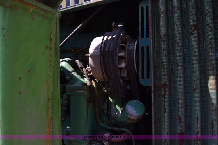 image for item L5850 1982 John Deere 2640 tractor