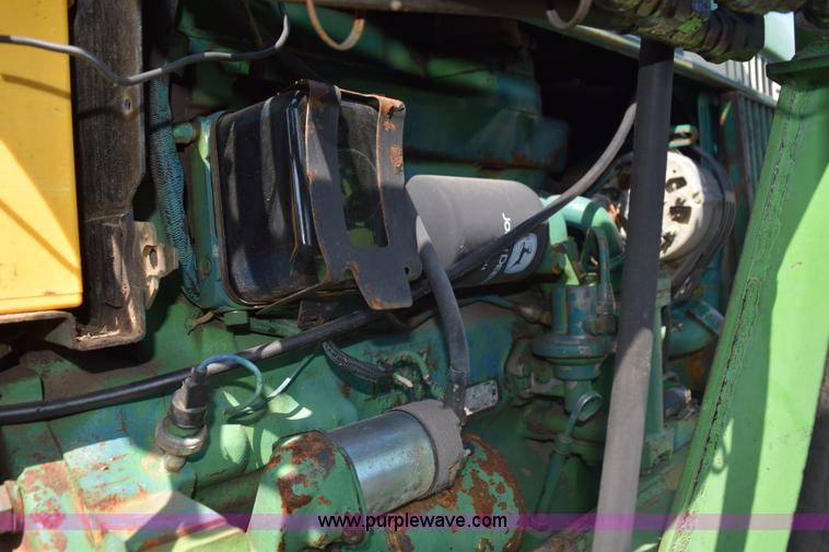 image for item L5850 1982 John Deere 2640 tractor