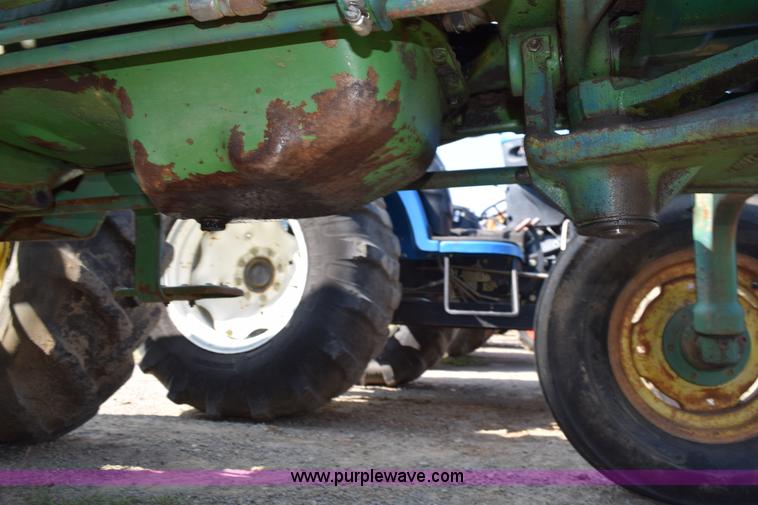 image for item L5850 1982 John Deere 2640 tractor