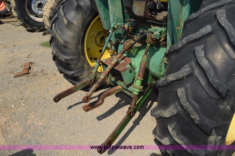 image for item L5850 1982 John Deere 2640 tractor