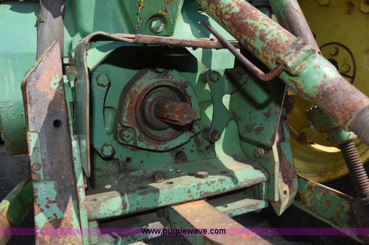 image for item L5850 1982 John Deere 2640 tractor