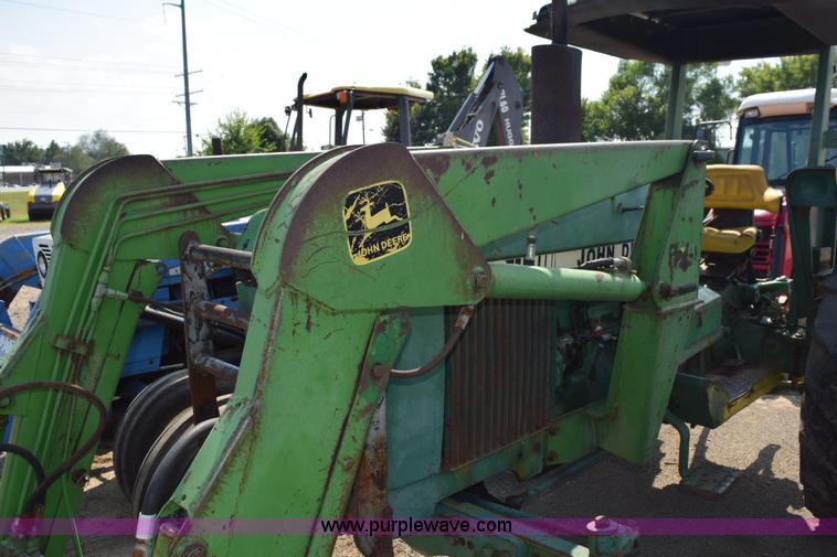 image for item L5850 1982 John Deere 2640 tractor