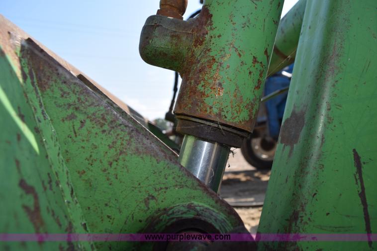 image for item L5850 1982 John Deere 2640 tractor