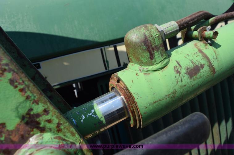 image for item L5850 1982 John Deere 2640 tractor