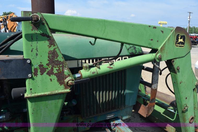 image for item L5850 1982 John Deere 2640 tractor