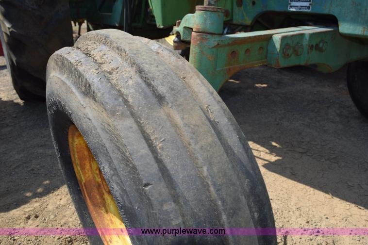 image for item L5850 1982 John Deere 2640 tractor