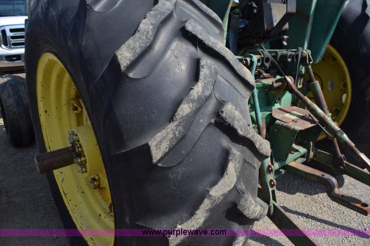image for item L5850 1982 John Deere 2640 tractor