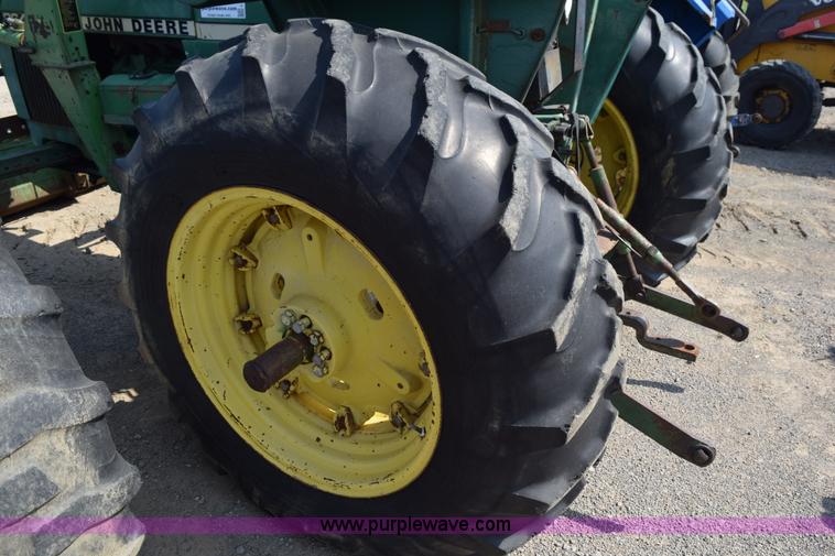 image for item L5850 1982 John Deere 2640 tractor
