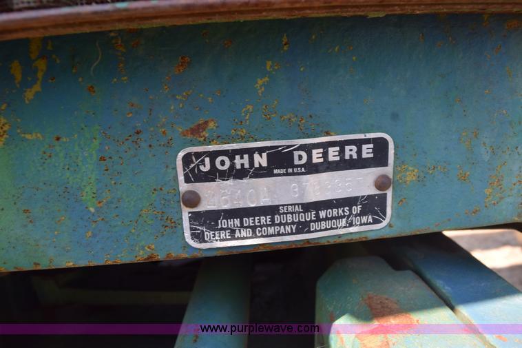 image for item L5850 1982 John Deere 2640 tractor