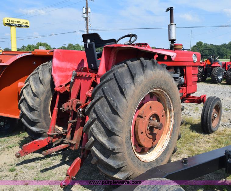 image for item L5851 1967 Massey-Ferguson 1100 tractor