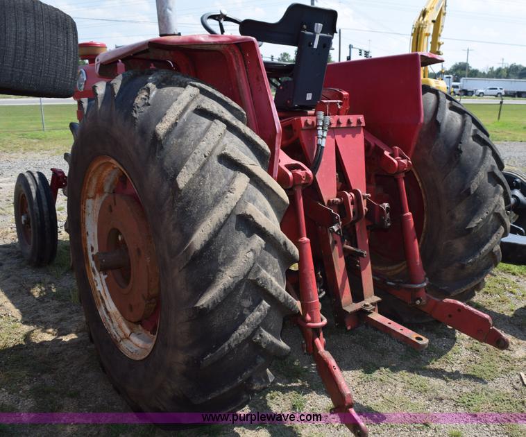 image for item L5851 1967 Massey-Ferguson 1100 tractor