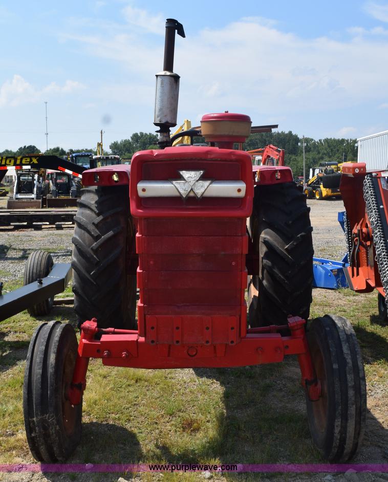 image for item L5851 1967 Massey-Ferguson 1100 tractor