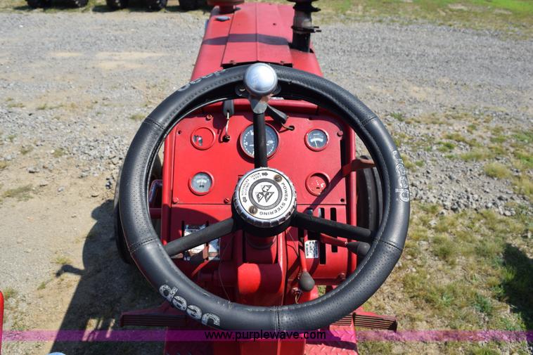 image for item L5851 1967 Massey-Ferguson 1100 tractor