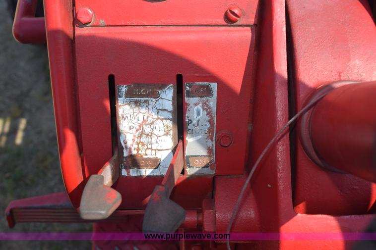 image for item L5851 1967 Massey-Ferguson 1100 tractor