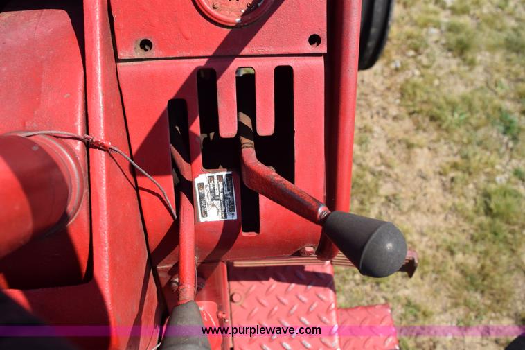 image for item L5851 1967 Massey-Ferguson 1100 tractor