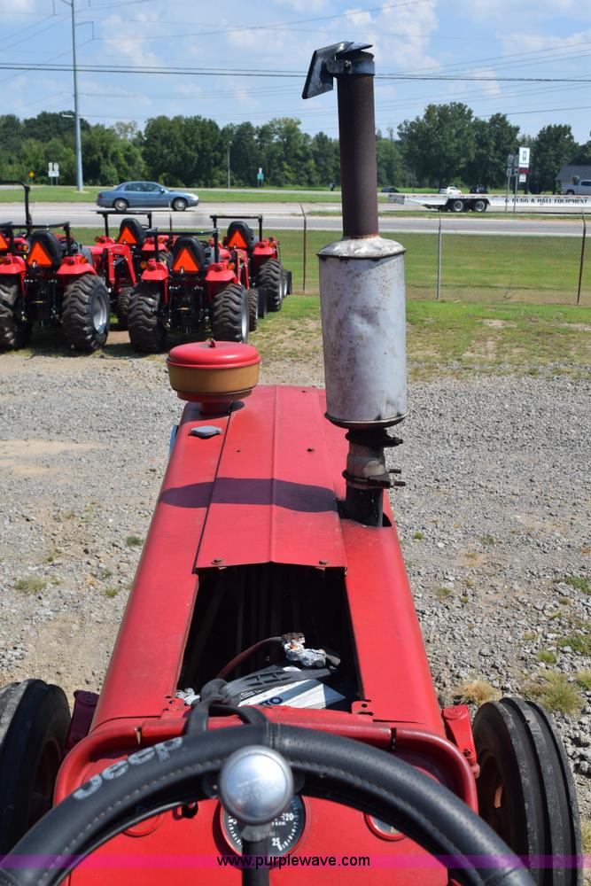 image for item L5851 1967 Massey-Ferguson 1100 tractor