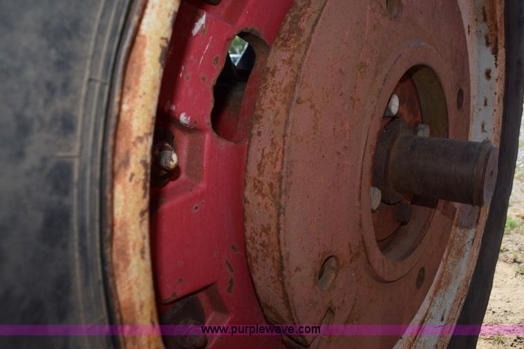 image for item L5851 1967 Massey-Ferguson 1100 tractor