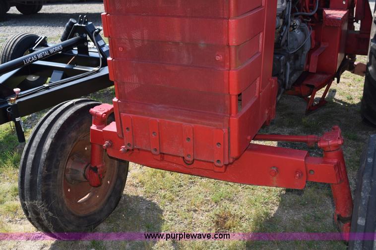 image for item L5851 1967 Massey-Ferguson 1100 tractor