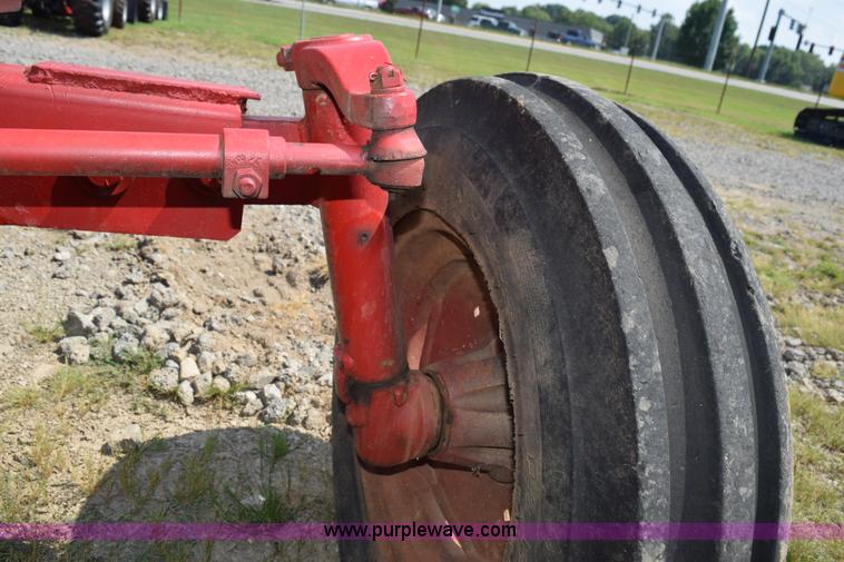 image for item L5851 1967 Massey-Ferguson 1100 tractor