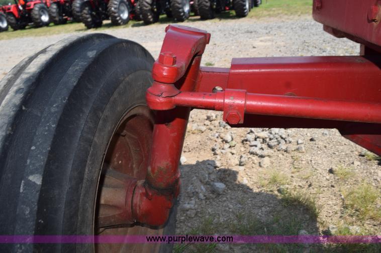 image for item L5851 1967 Massey-Ferguson 1100 tractor