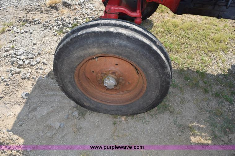 image for item L5851 1967 Massey-Ferguson 1100 tractor