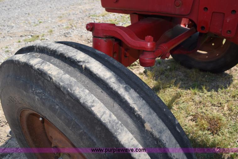 image for item L5851 1967 Massey-Ferguson 1100 tractor