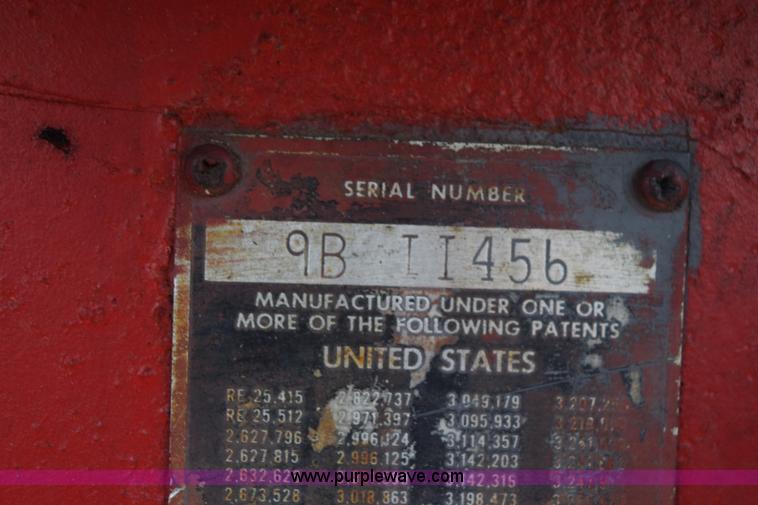 image for item L5851 1967 Massey-Ferguson 1100 tractor