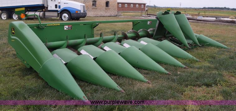 image for item L5979 2002 John Deere 893 corn head