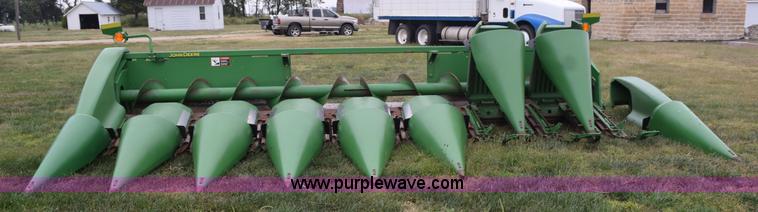 image for item L5979 2002 John Deere 893 corn head