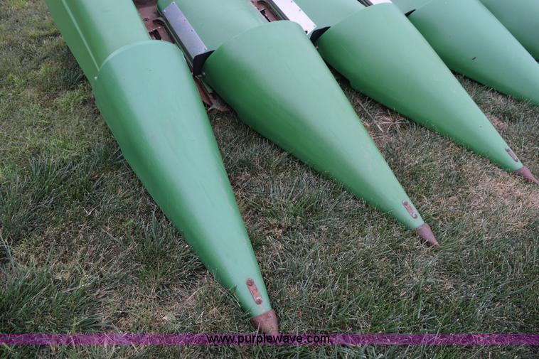 image for item L5979 2002 John Deere 893 corn head
