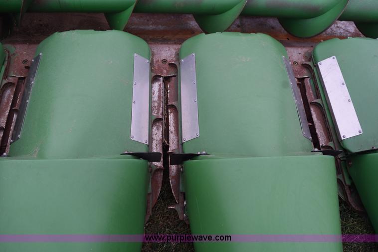 image for item L5979 2002 John Deere 893 corn head