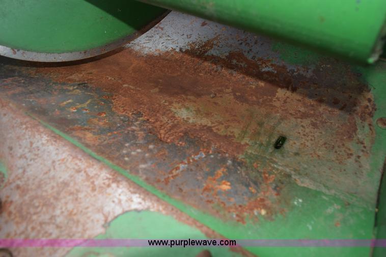 image for item L5979 2002 John Deere 893 corn head