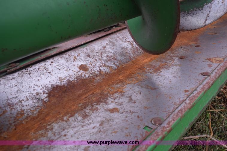 image for item L5979 2002 John Deere 893 corn head