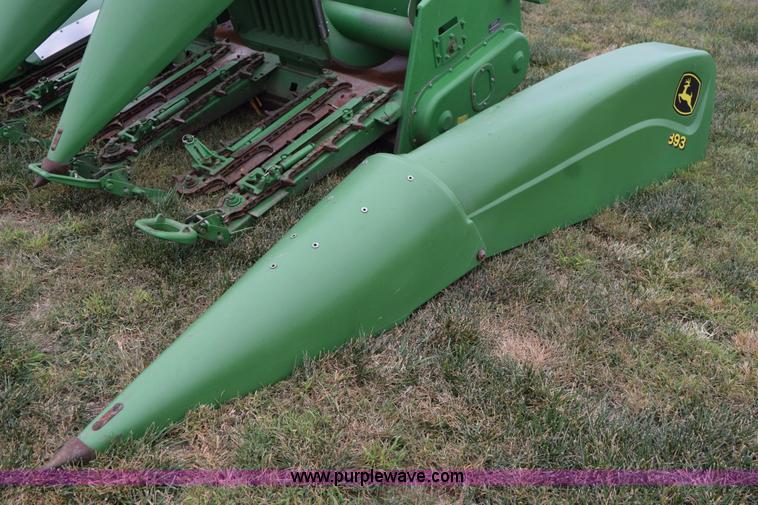 image for item L5979 2002 John Deere 893 corn head