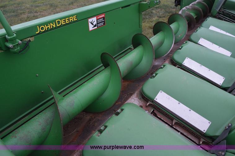 image for item L5979 2002 John Deere 893 corn head