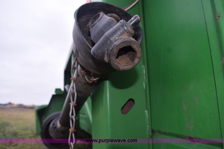 image for item L5979 2002 John Deere 893 corn head