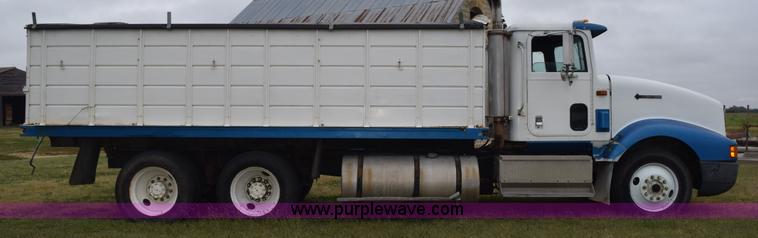 image for item L5980 1995 International 9500 grain truck