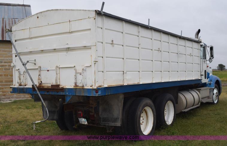 image for item L5980 1995 International 9500 grain truck