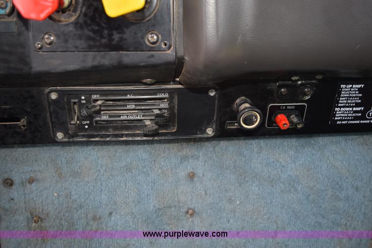 image for item L5980 1995 International 9500 grain truck