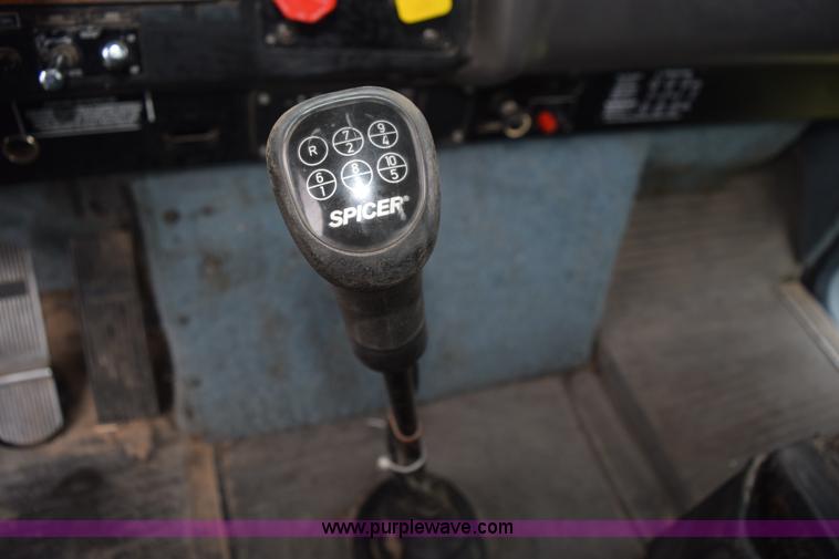 image for item L5980 1995 International 9500 grain truck