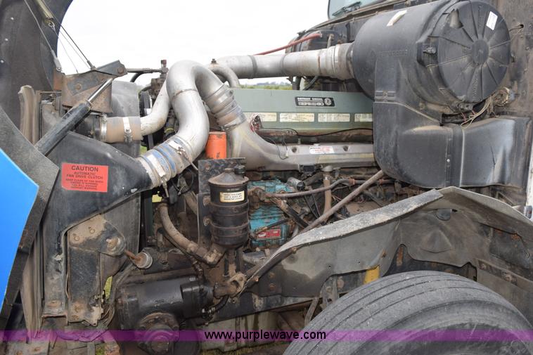 image for item L5980 1995 International 9500 grain truck