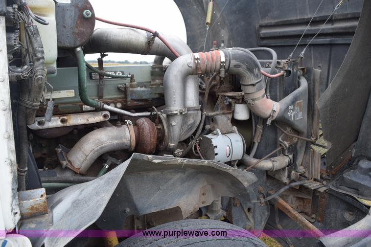 image for item L5980 1995 International 9500 grain truck