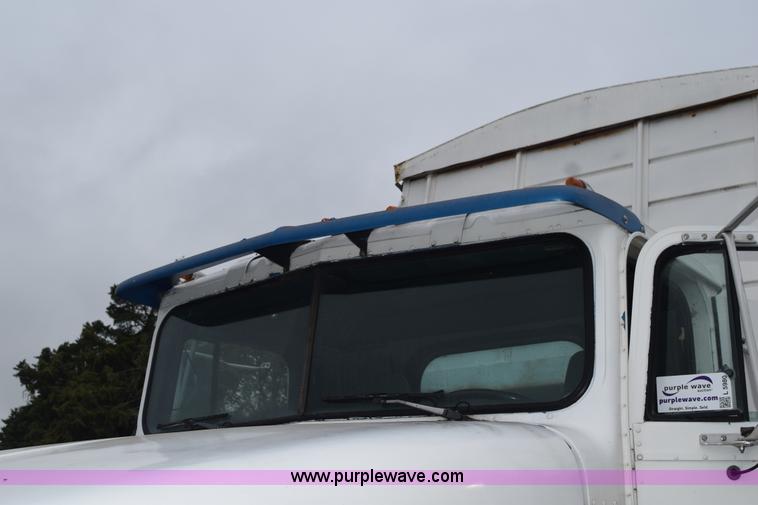 image for item L5980 1995 International 9500 grain truck
