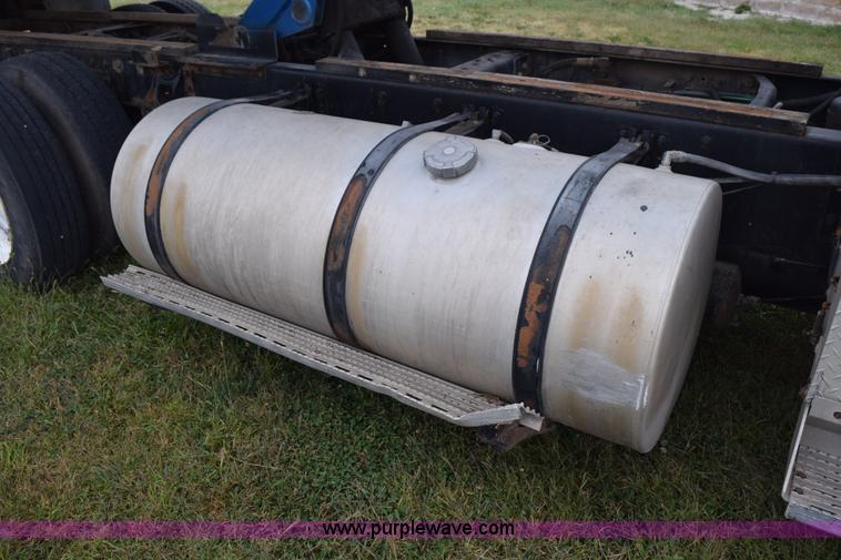 image for item L5980 1995 International 9500 grain truck