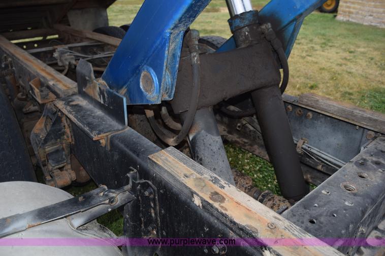 image for item L5980 1995 International 9500 grain truck