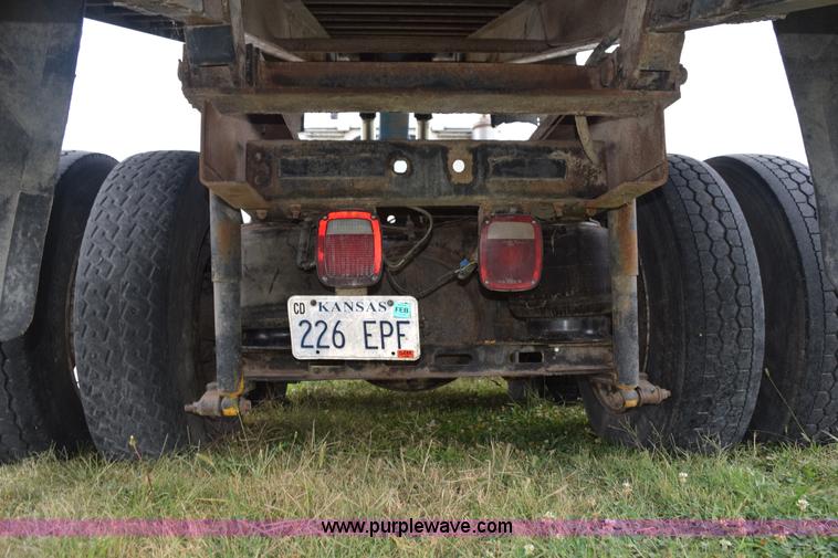 image for item L5980 1995 International 9500 grain truck