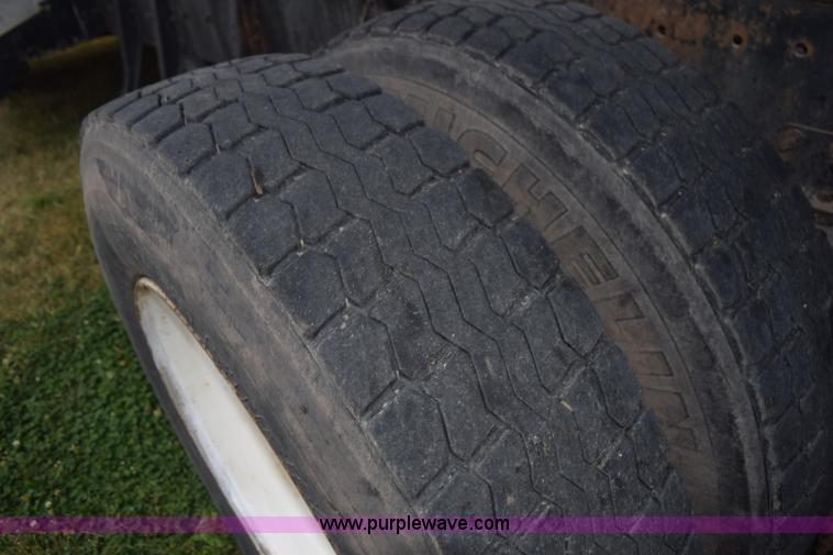 image for item L5980 1995 International 9500 grain truck